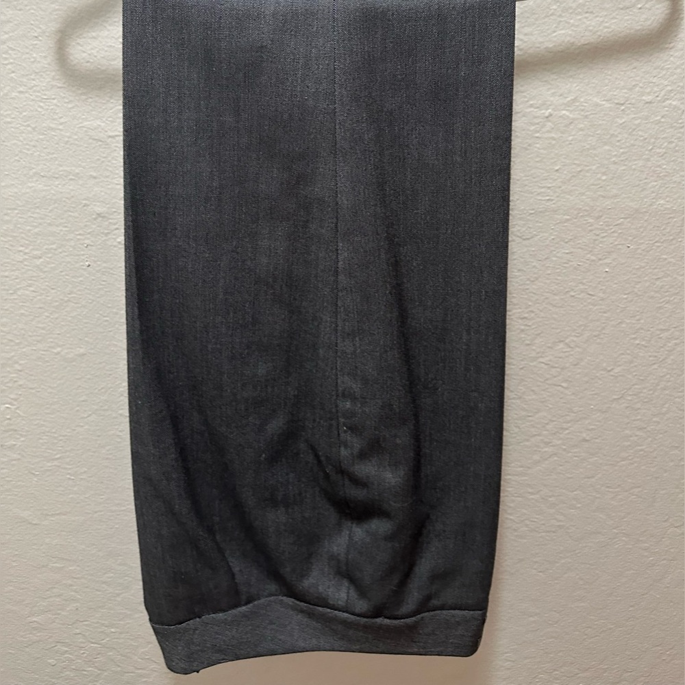 Tahari size 6 suit - jacket and pants! - Picture 3 of 4